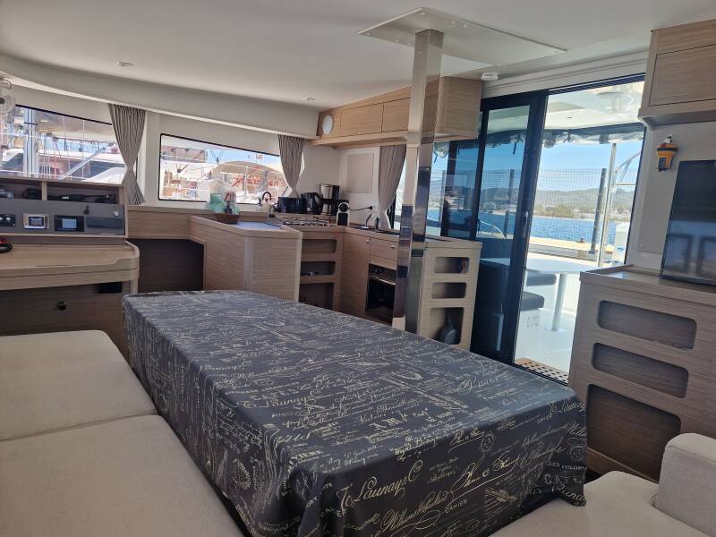 Lagoon 42