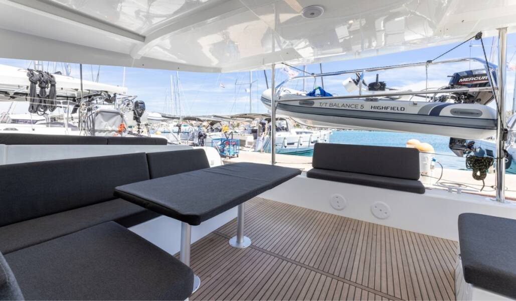 Lagoon 42
