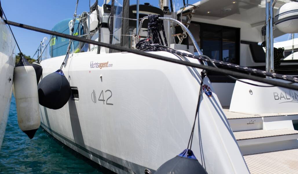 Lagoon 42