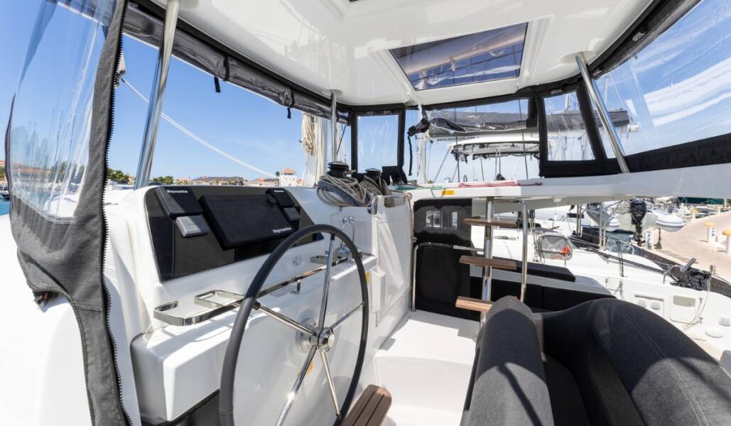 Lagoon 42