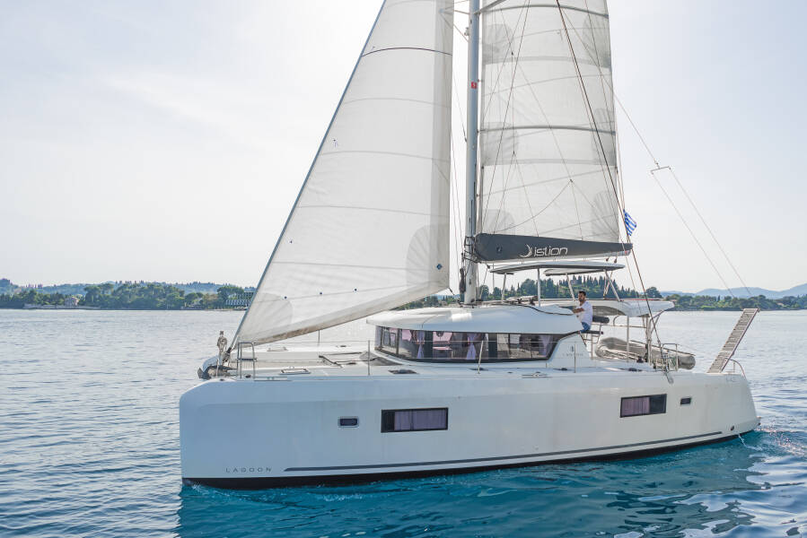 Lagoon 42