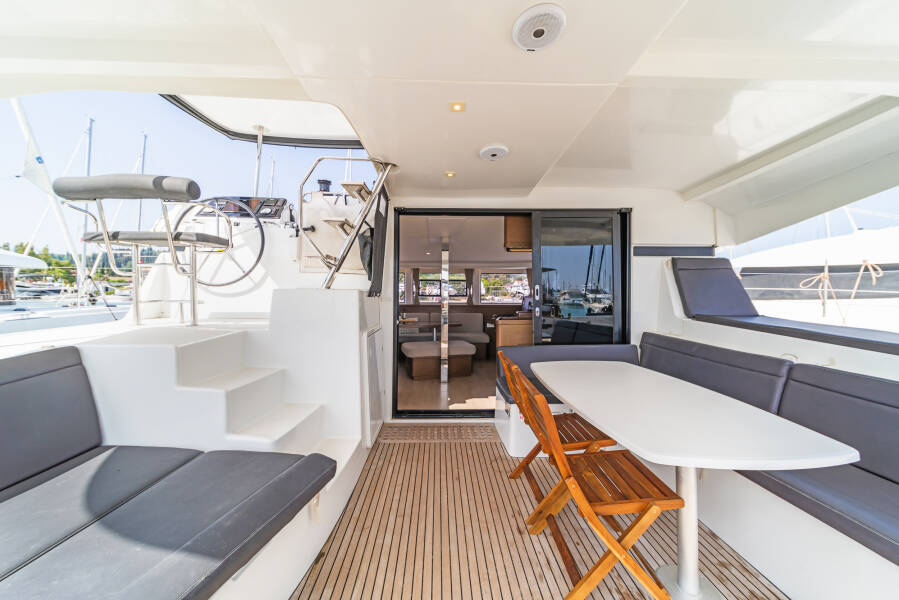 Lagoon 42