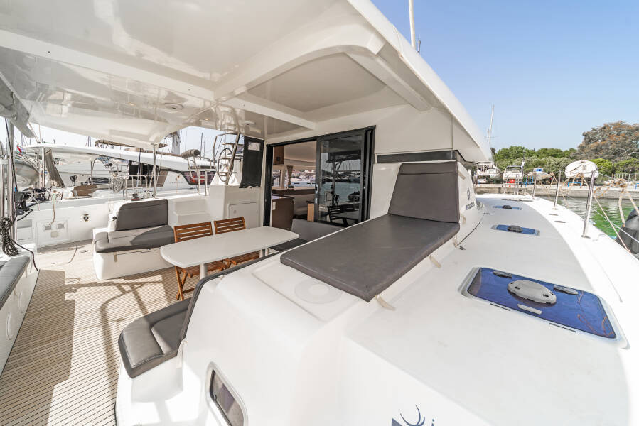 Lagoon 42