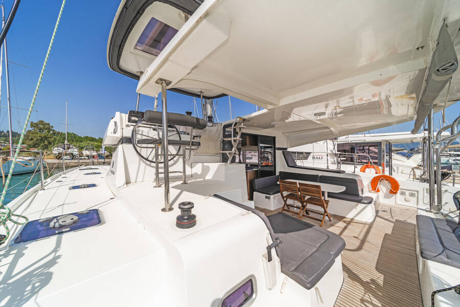 Lagoon 42