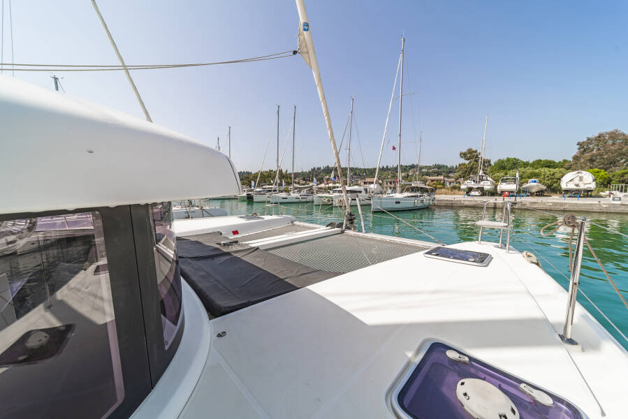 Lagoon 42