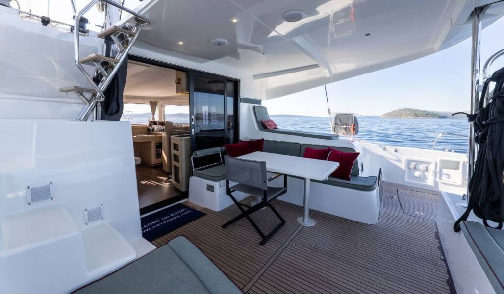 Lagoon 42