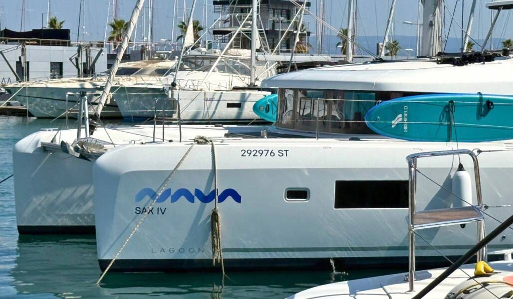 Lagoon 42