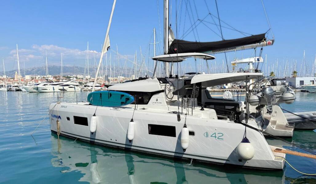 Lagoon 42