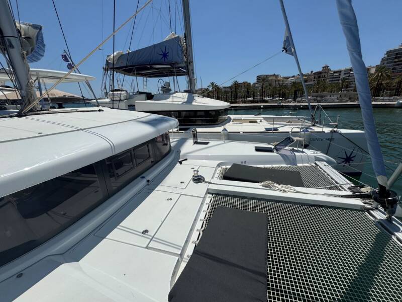 Lagoon 42