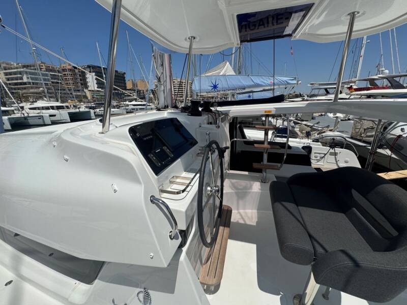 Lagoon 42