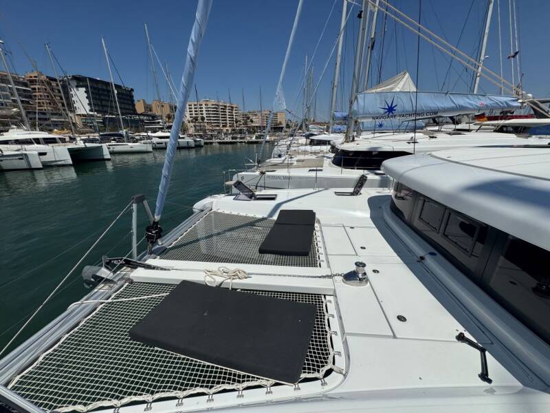 Lagoon 42