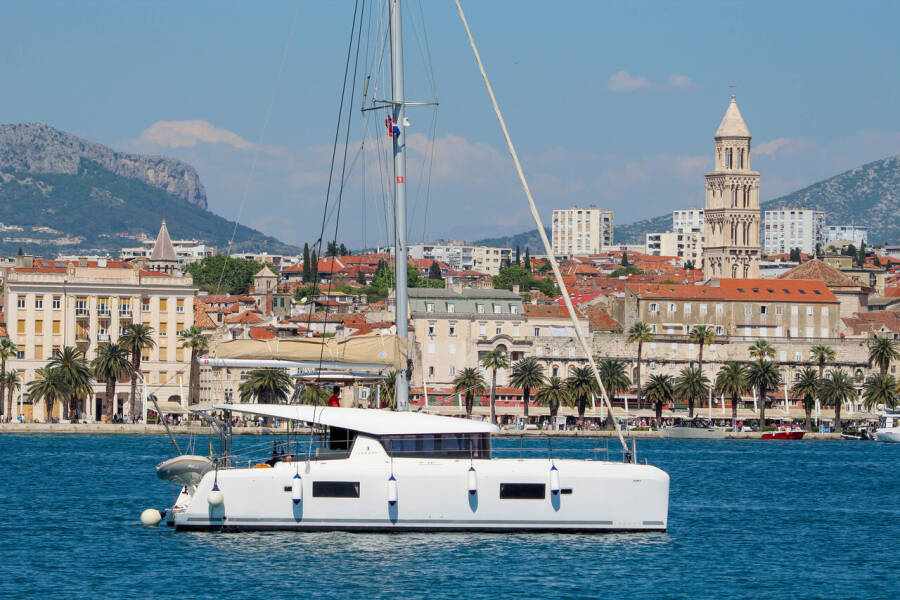 Lagoon 42