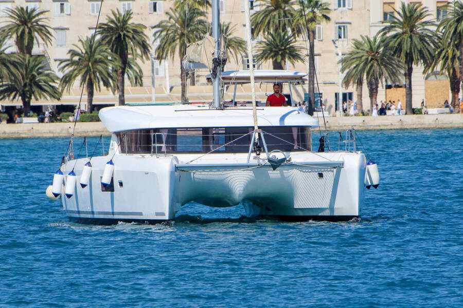 Lagoon 42