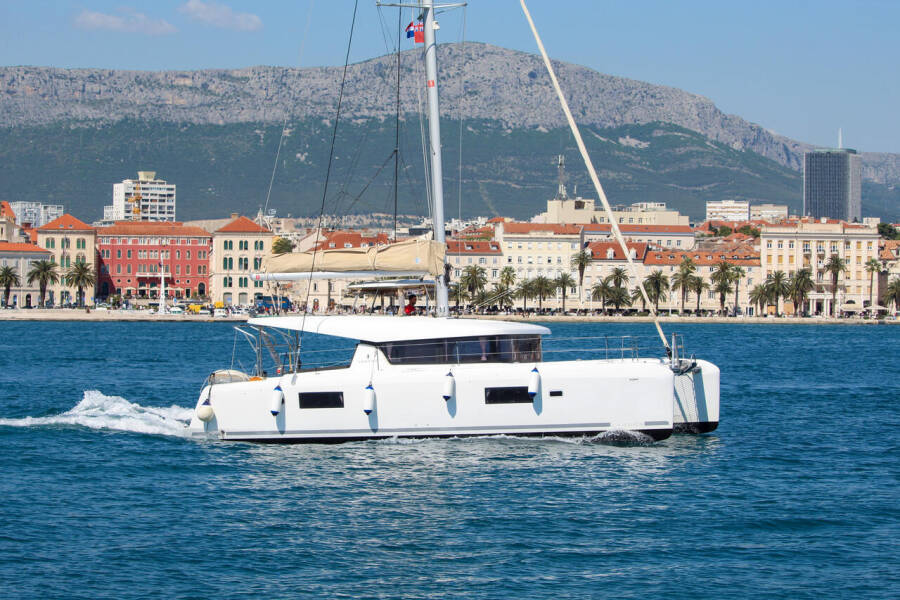 Lagoon 42