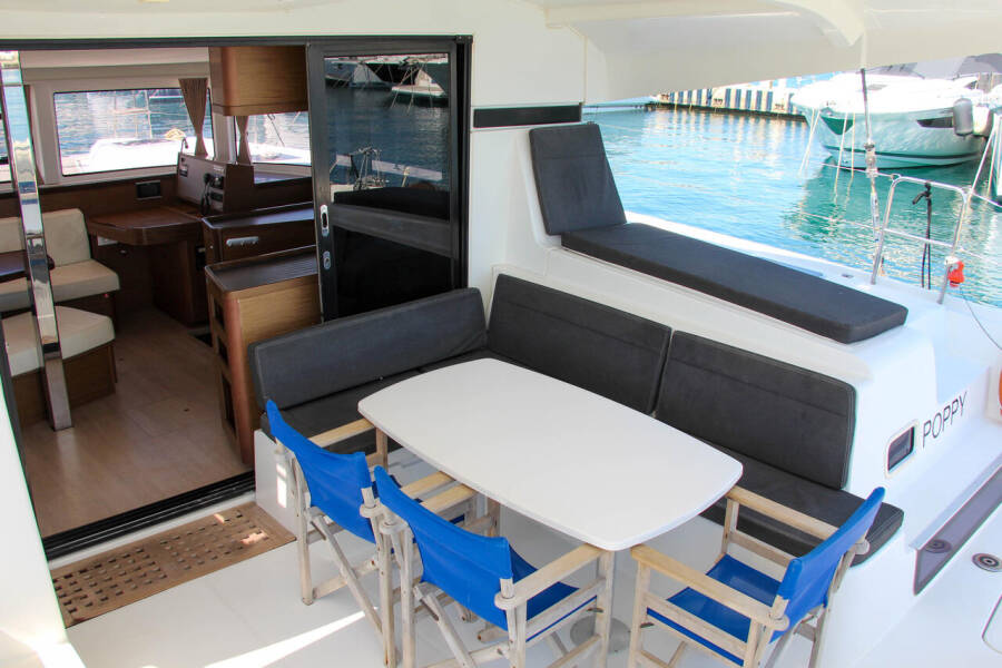 Lagoon 42