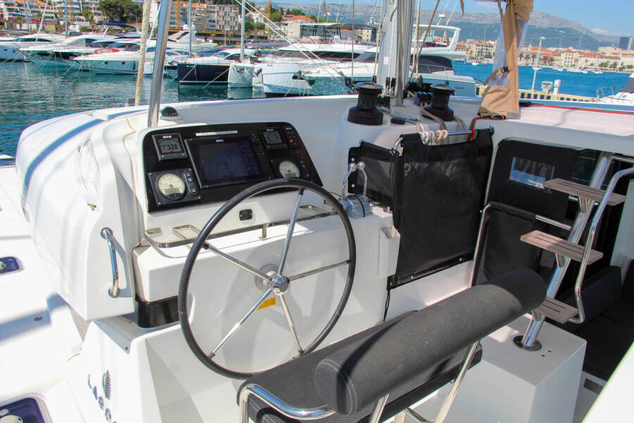 Lagoon 42
