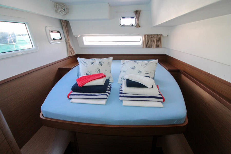 Lagoon 42