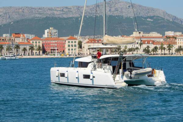 Lagoon 42