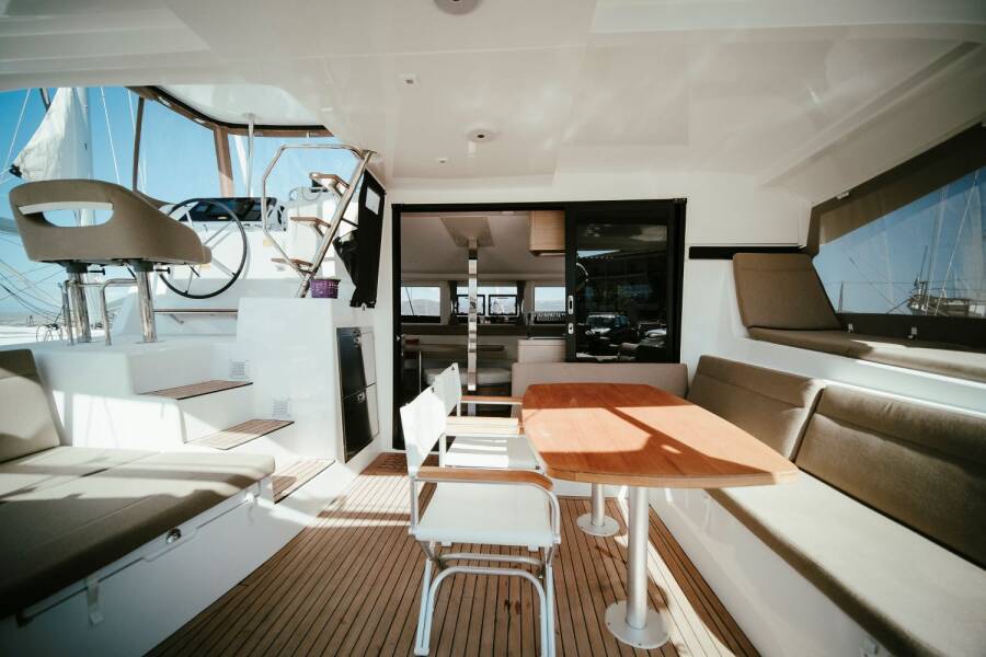 Lagoon 42