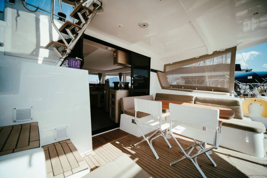 Lagoon 42