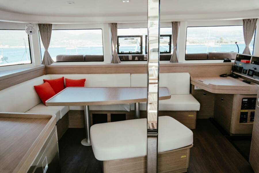 Lagoon 42
