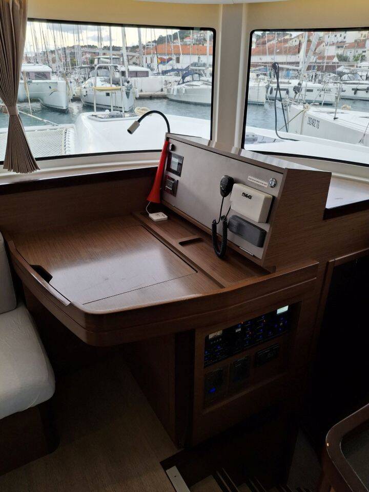 Lagoon 42