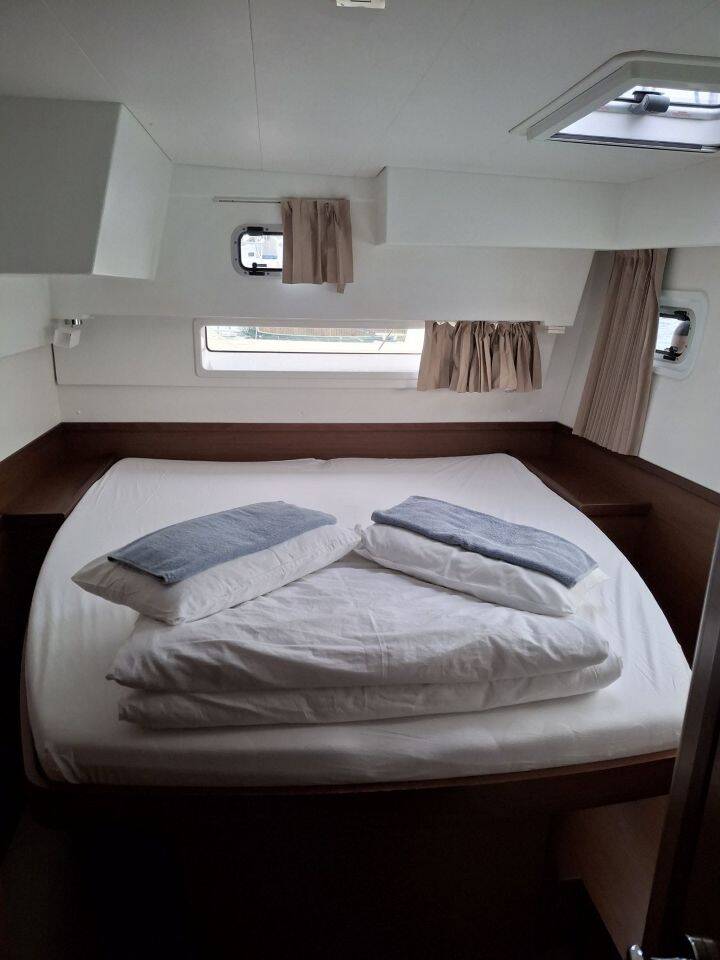 Lagoon 42