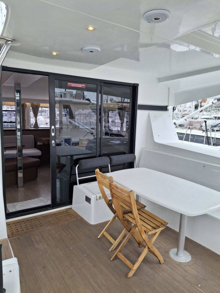 Lagoon 42