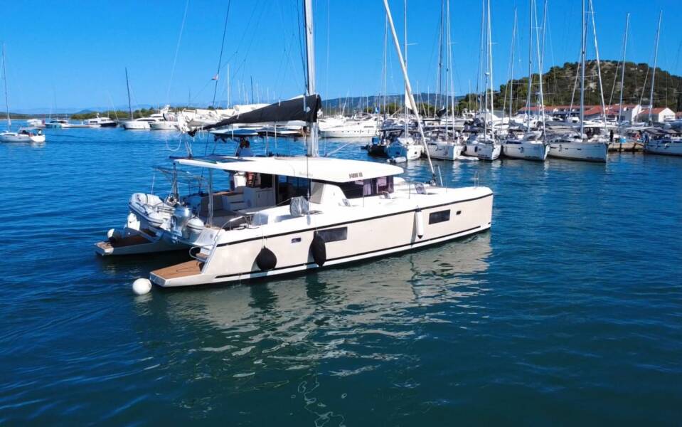 Lagoon 42