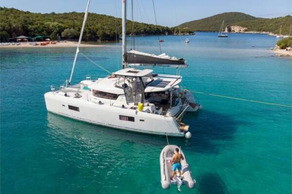 Lagoon 42