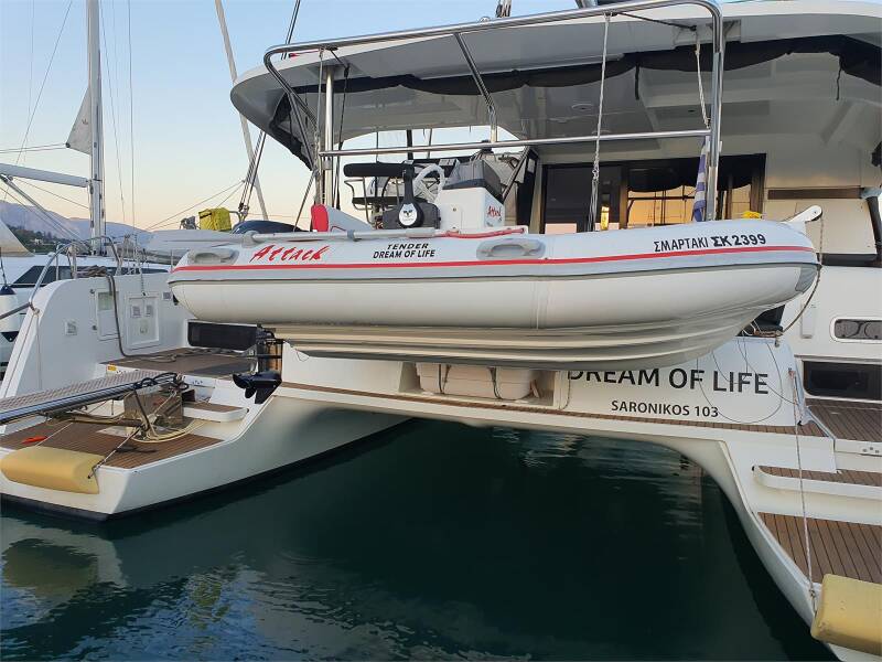 Lagoon 42