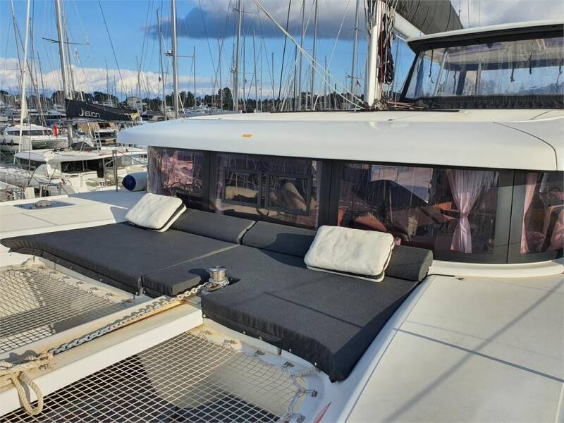 Lagoon 42