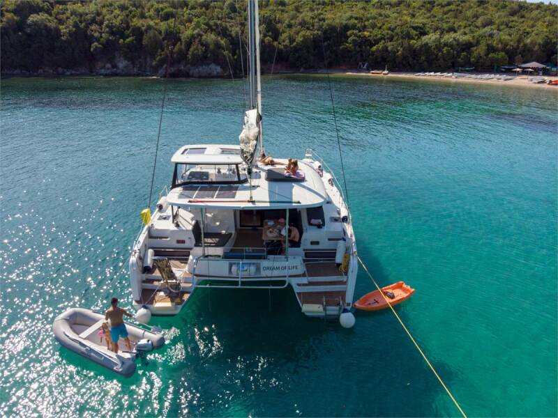 Lagoon 42