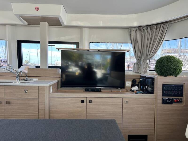 Lagoon 43
