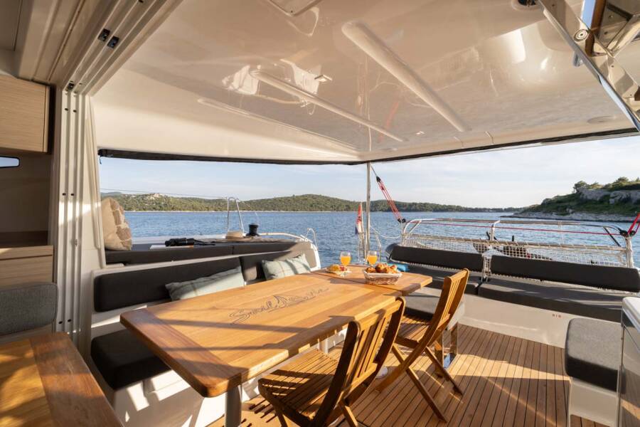 Lagoon 43