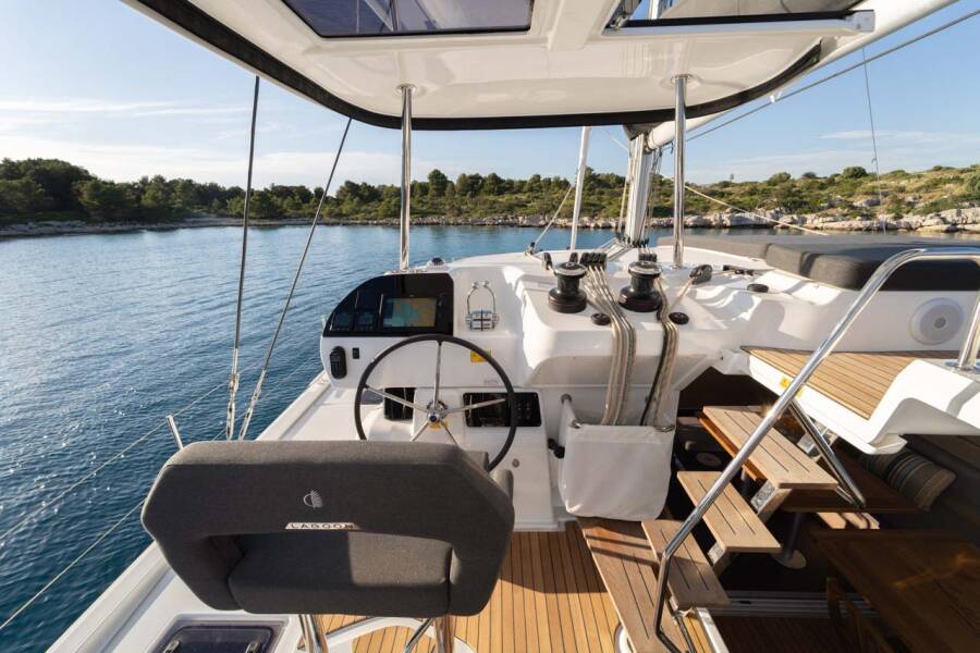 Lagoon 43