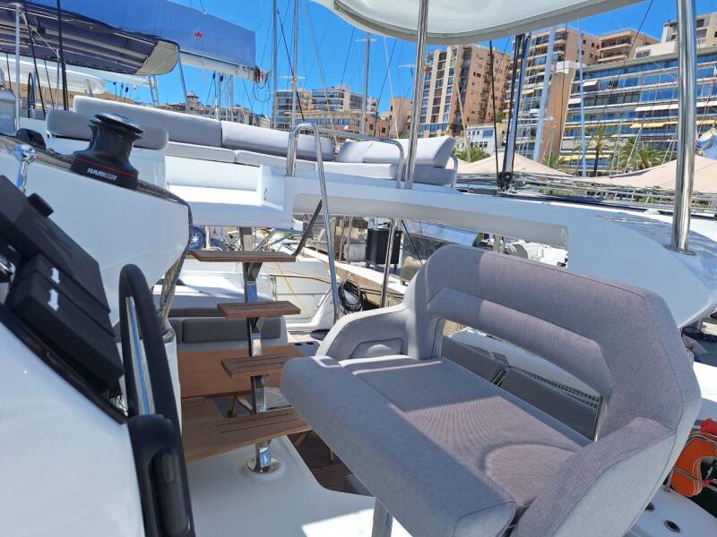 Lagoon 43
