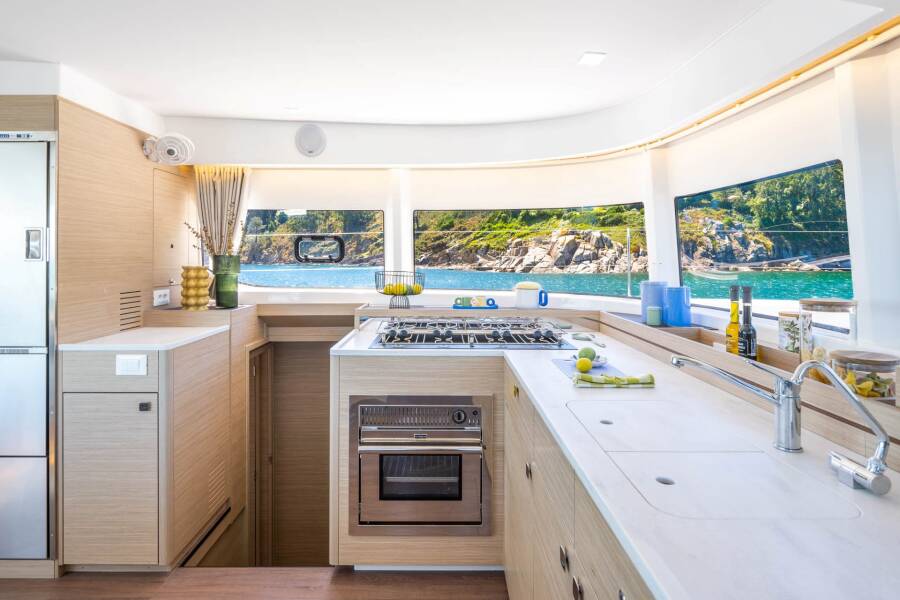 Lagoon 43