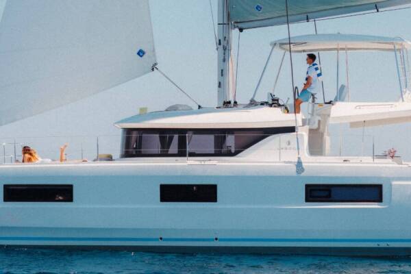 Lagoon 46 Iconic 4 + 2 cab.