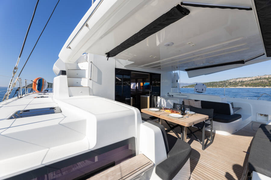 Lagoon 51