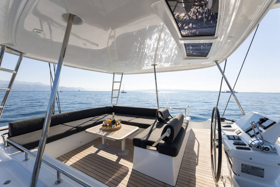 Lagoon 51