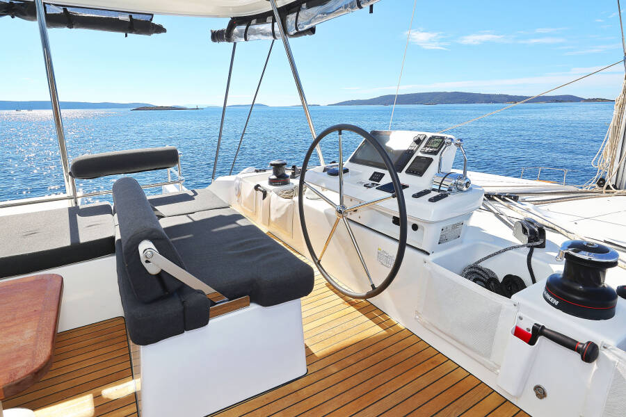 Lagoon 51