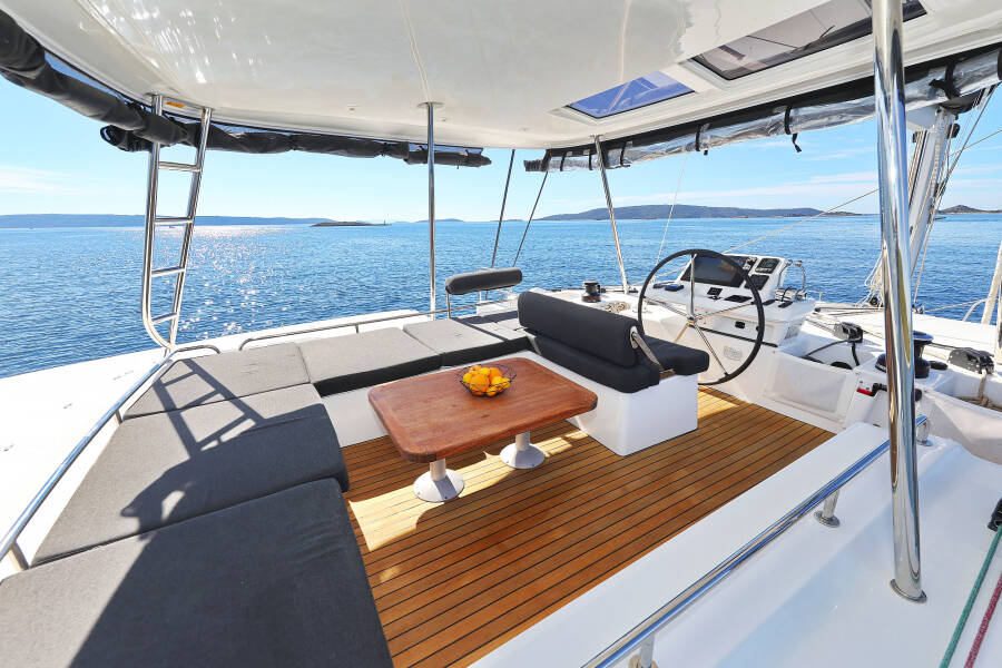 Lagoon 51