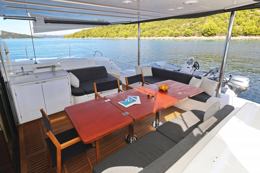 Lagoon 51