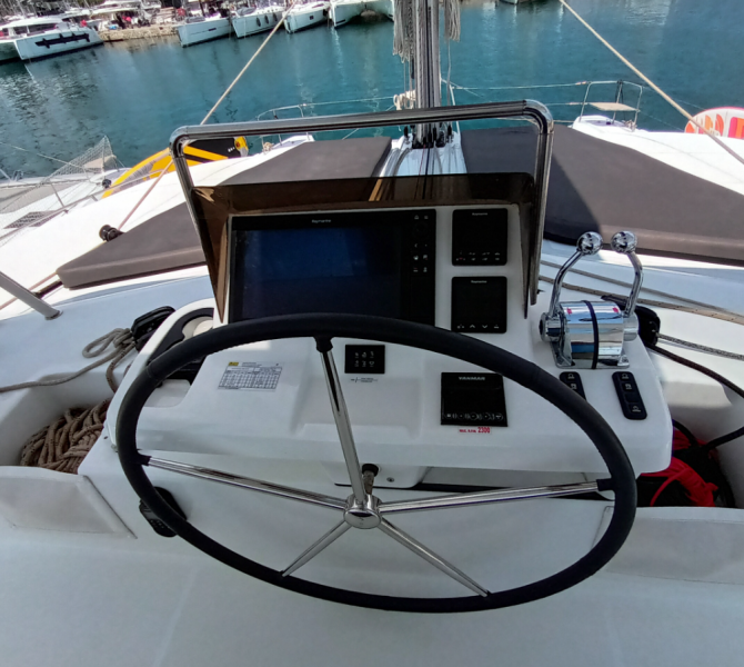 Lagoon 51