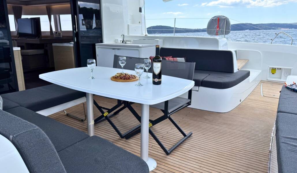 Lagoon 51