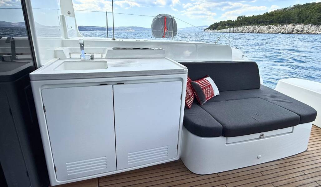 Lagoon 51