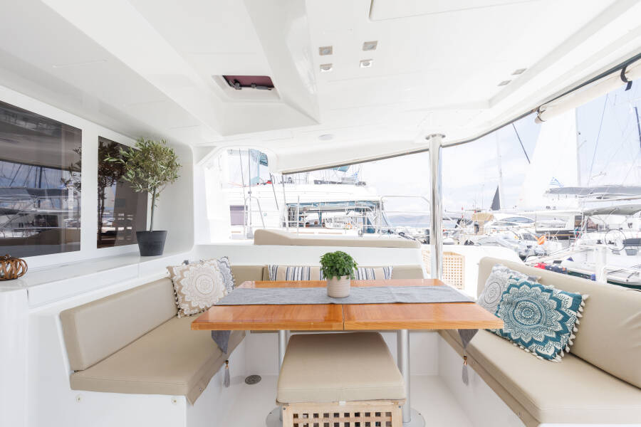 Lagoon 52