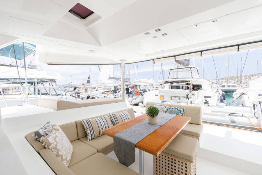 Lagoon 52