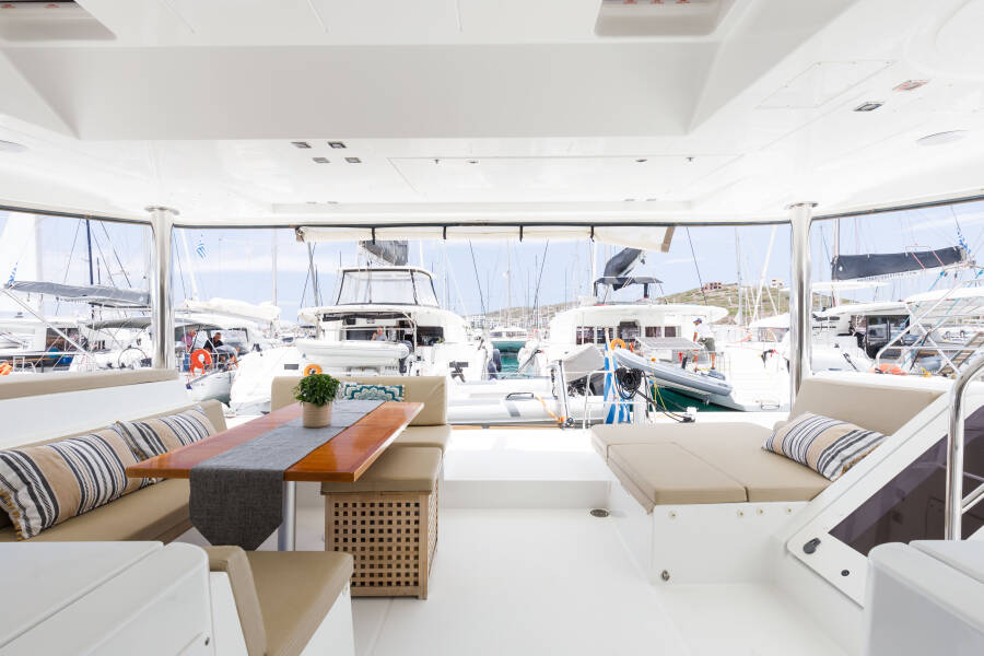 Lagoon 52